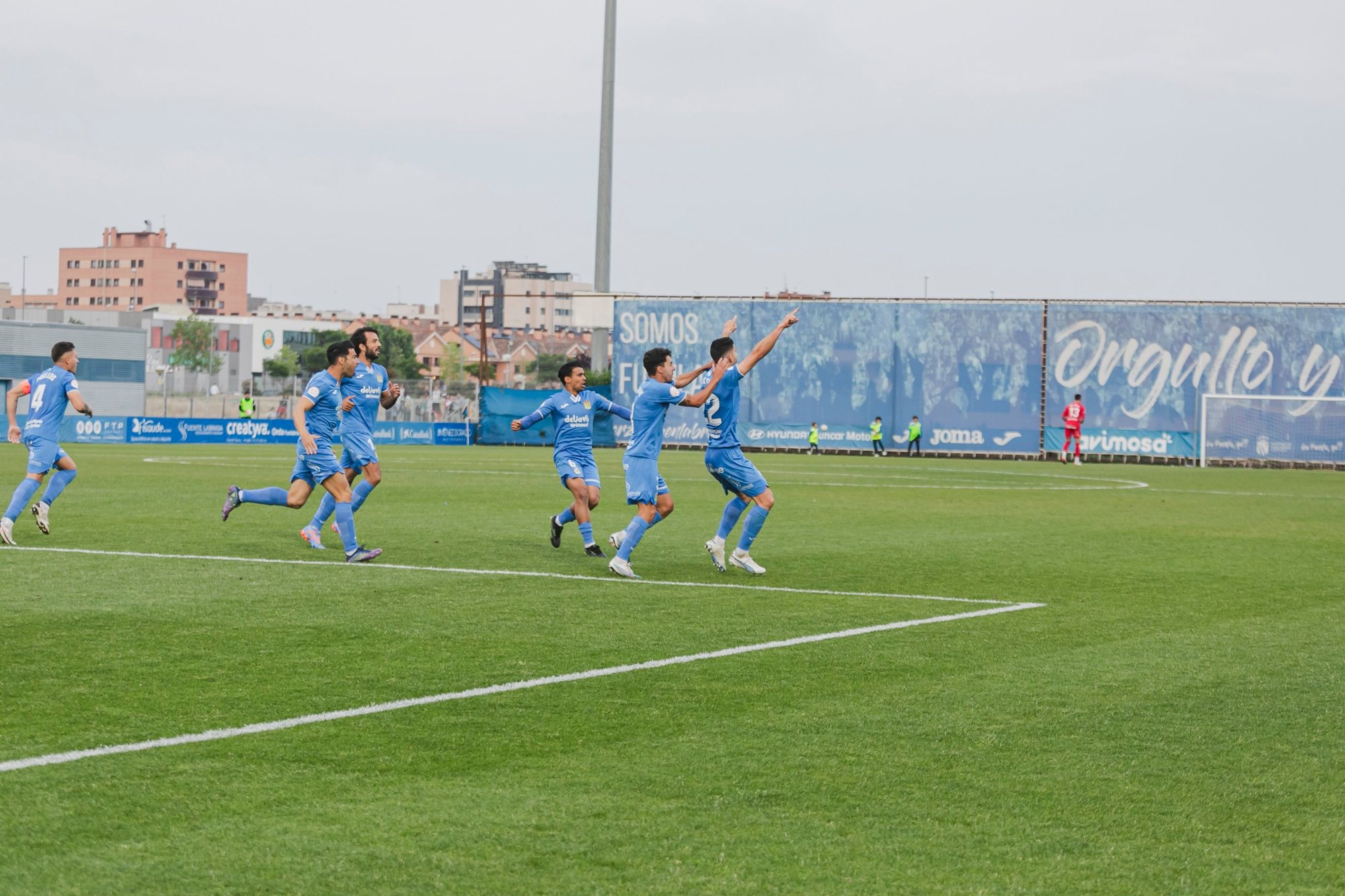 Cf Fuenlabrada X Menta: Orgullo y humildad, en cada foto.